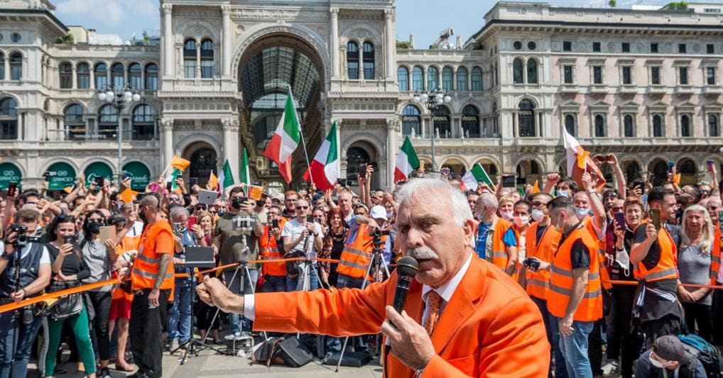 Chi Pappalardo l ex generale dei Carabinieri in piazza senza